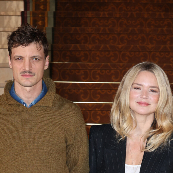 Niels Schneider et Virginie Efira - Tapis rouge dans le hall du Disneyland Hotel pour la réouverture de l'établissement. Paris. Le 3 février 2024. @ Jerome Domine/ABACAPRESS.COM