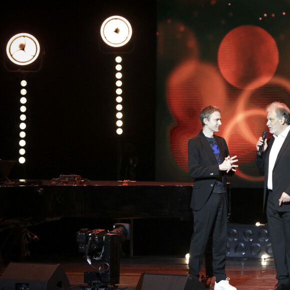 Alexandre Tharaud, Raphaël Mezrahi lors de la 10ème nuit de la déprime aux Folies Bergère à Paris le 5 février 2024. © Jack Tribeca / Bestimage