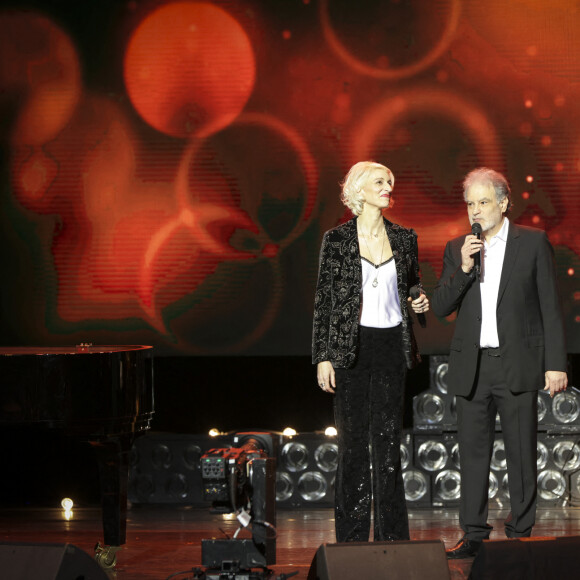 Gaëlle Buswel, Raphaël Mezrahi lors de la 10ème nuit de la déprime aux Folies Bergère à Paris le 5 février 2024. © Jack Tribeca / Bestimage