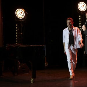 Greg Zlap, Raphaël Mezrahi lors de la 10ème nuit de la déprime aux Folies Bergère à Paris le 5 février 2024. © Jack Tribeca / Bestimage