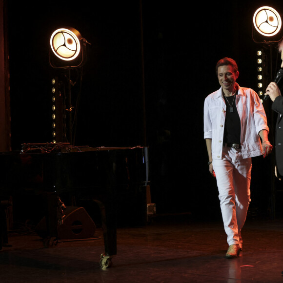 Greg Zlap, Raphaël Mezrahi lors de la 10ème nuit de la déprime aux Folies Bergère à Paris le 5 février 2024. © Jack Tribeca / Bestimage