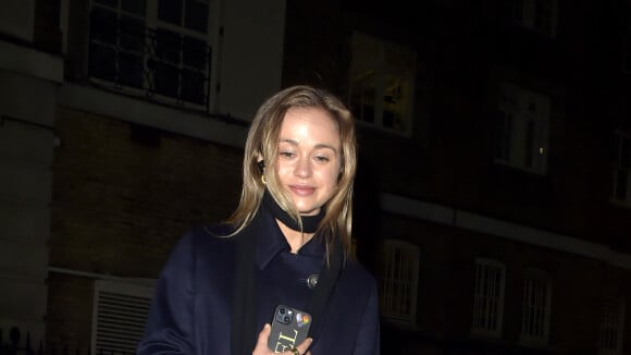 Harry et William, une cousine très embarrassante : Amelia Windsor défile en culotte en pleine crise familiale