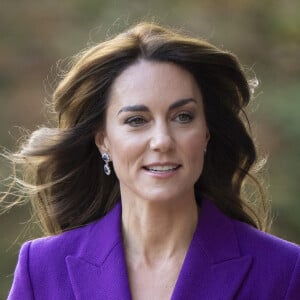 Kate Middleton, princesse de Galles arrive au Design Museum pour co-organiser l'événement avec le Centre de la Fondation Royale pour la petite enfance à Londres le 15 novembre 2023.