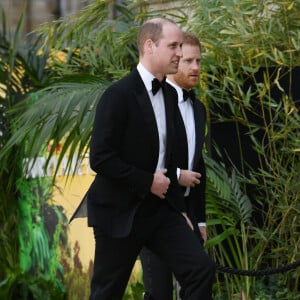 Il aimerait pourtant se réconcilier avec lui.
Le prince William, duc de Cambridge, le prince Harry, duc de Sussex, à la première de la série Netflix "Our Planet" au Musée d'Histoires Naturelles à Londres, le 4 avril 2019. 