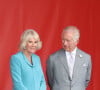 "Il se porte extrêmement bien, au vue des circonstances."
Le roi Charles III d'Angleterre et Camilla Parker Bowles, reine consort d'Angleterre, assistent à une fête en leur honneur sur la place de la Bourse à Bordeaux, le 22 septembre 2023.