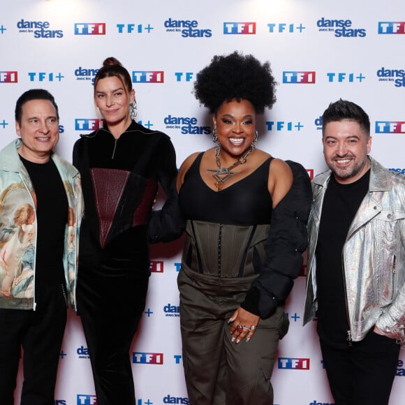 Mésaventure pour l'une des candidates de l'aventure
Jean-Marc Généreux, Fauve Hautot, Mel Charlot, Chris Marques - Photocall pour le lancement de la nouvelle saison de l'émission "Danse avec les stars(DALS)" à la Tour TF1 à Boulogne-Billancourt.  © Christophe Clovis / Bestimage 