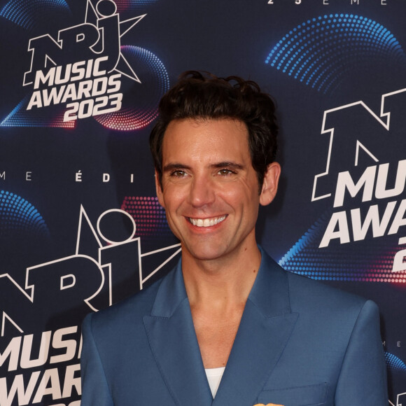 Mika au photocall de la 25ème cérémonie des "NRJ Music Awards (NMA)" au palais des Festivals et des Congrès de Cannes, France, le 10 novembre 2023. © Dominique Jacovides/Bestimage 