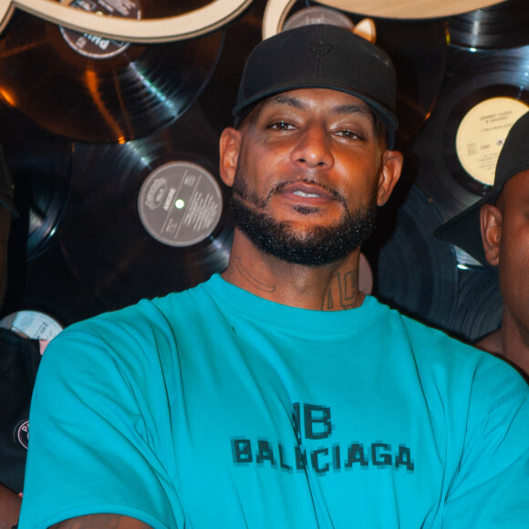 Booba l'a qualifié de "surcoté" dans l'un de ses nouveaux morceaux.
Exclusif - Booba lors de la soirée " Come Chill with Booba " au bar Le Tube à Dubaï le 21 octobre 2021. © Nicolas Briquet / Bestimage 