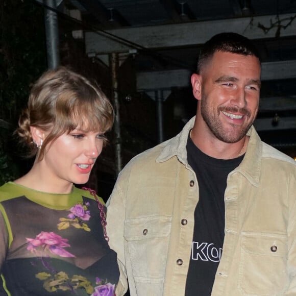 Après la rencontre, Taylor Swift et Travis Kelce se sont retrouvés

Taylor Swift et son compagnon Travis Kelce à la sortie de l'hôtel "Waverly Inn" à New York.