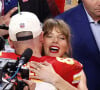 Taylor Swift et Travis Kelce amoureux au Super Bowl

Taylor Swift et Travis Kelce au Super Bowl.(Credit Image: © Charles Baus/Cal Sport Media)