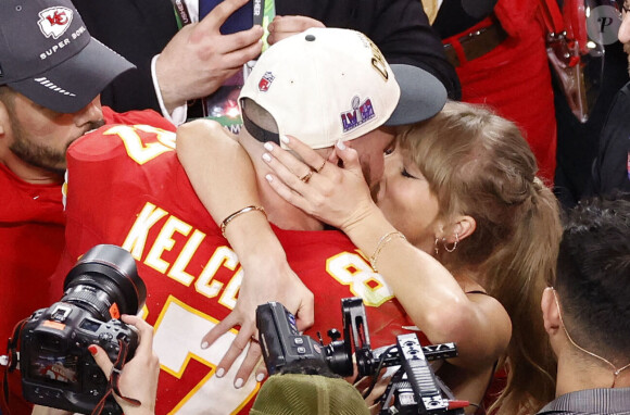 Taylor Swift et Travis Kelce ont pu montrer tout l'amour qu'ils se portent

Taylor Swift et Travis Kelce au Super Bowl.(Credit Image: © Charles Baus/Cal Sport Media)