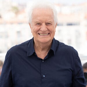 Entre les montagnes et les lacs.

André Dussollier au photocall du film Tout s'est bien passé lors du 74ème festival international du film de Cannes le 8 juillet 2021. © Borde / Jacovides / Moreau / Bestimage