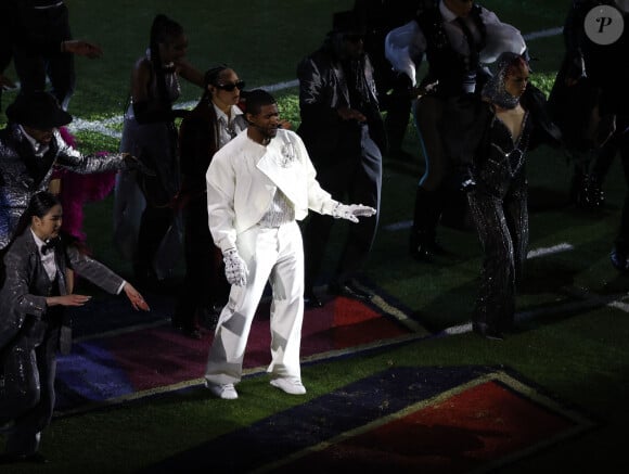 La chanteuse américaine était l'invitée d'Usher pour le concert de la mi-temps du Super Bowl
 
Usher au Super Bowl 58 à Las Vegas.(Credit Image: © Charles Baus/Cal Sport Media)