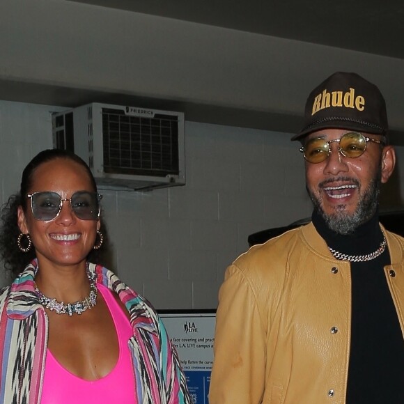 Son mari, Swizz Beatz a tenu à réagir : "Vous êtes tous complètement hors sujet !"
 
Exclusif - Alicia Keys et son mari Swiss Beatz quittent le concert de Wiz Kid au club "The Novo" à Los Angeles, le 3 octobre 2021.