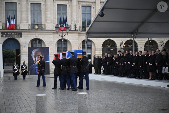 The coffin during national tribute to former Justice Minister Robert Badinter at Place Vendome in front of Ministry of Justice in Paris, France on February 14, 2024. Robert Badinter has died aged 95. © Eliot Blondet/Pool/Bestimage 