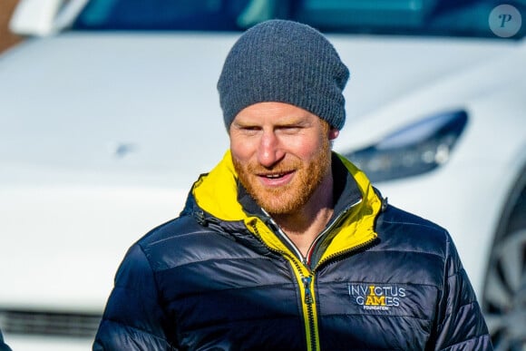 Le prince Harry fait du skeleton sous les yeux de Meghan Markle lors d'une visite au camp d'entrainement des athlètes des Invictus Games 2024 à Whistler en Colombie Britannique le 15 février 2024. 