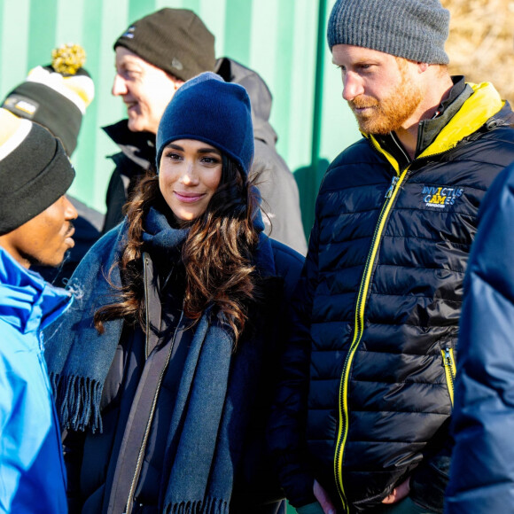 Le prince Harry fait du skeleton sous les yeux de Meghan Markle lors d'une visite au camp d'entrainement des athlètes des Invictus Games 2024 à Whistler en Colombie Britannique le 15 février 2024. 