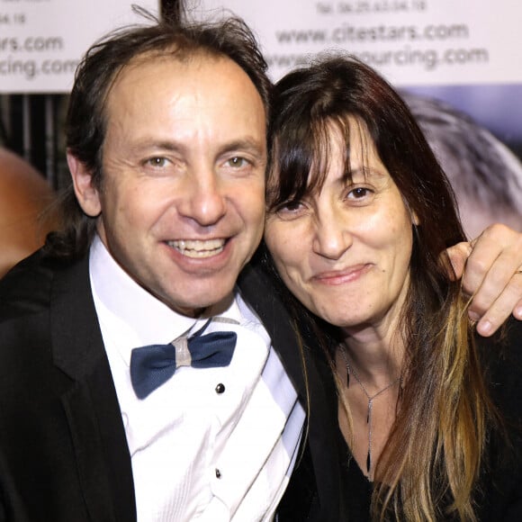 Avec son épouse Olivia Darmon.
Philippe Candeloro et sa femme Olivia - L'association Citéstars fête son 23ème anniversaire lors du dîner gala de la 2ème cérémonie des étoiles d'or 2021 à la salle Wagram, Paris. © Cédric Perrin/Bestimage