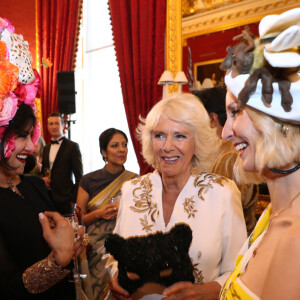 Modifiée au fil des ans selon les goûts des différents membres de la famille royale, elle a  toutefois conservé le même esprit
Le prince Charles, prince de Galles, et Camilla Parker Bowles, duchesse de Cornouailles lors de la réception de l'Animal Ball organisée par l'ONG "Elephant Family" à la Clarence House.
