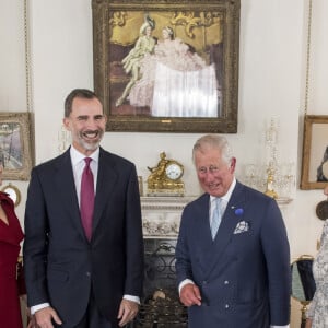 Info - Le prince Charles devient Charles III, roi du Royaume-Uni - Le roi Felipe VI, la reine Letizia d'Espagne, le prince Charles, prince de Galles et et Camilla Parker-Bowles, duchesse de Cornouailles à la Clarence House à Londres, le 12 juillet 2017. 