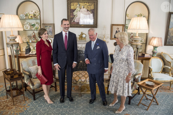 Info - Le prince Charles devient Charles III, roi du Royaume-Uni - Le roi Felipe VI, la reine Letizia d'Espagne, le prince Charles, prince de Galles et et Camilla Parker-Bowles, duchesse de Cornouailles à la Clarence House à Londres, le 12 juillet 2017. 