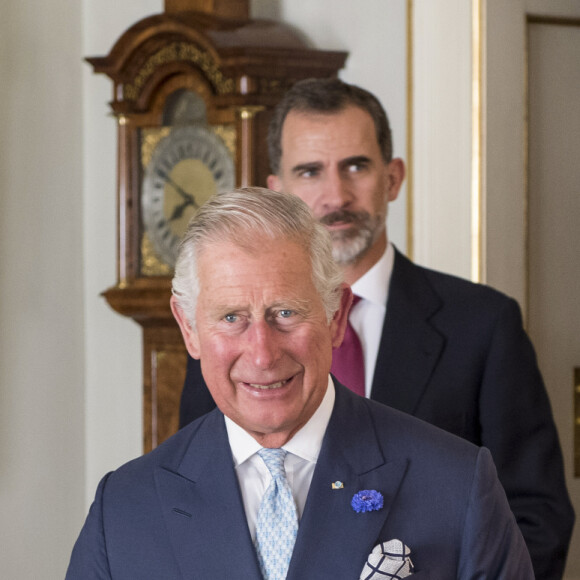 Le roi Felipe VI d'Espagne, et le prince Charles, prince de Galles à la Clarence House à Londres, le 12 juillet 2017. 