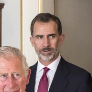 Le roi Felipe VI d'Espagne, et le prince Charles, prince de Galles à la Clarence House à Londres, le 12 juillet 2017. 