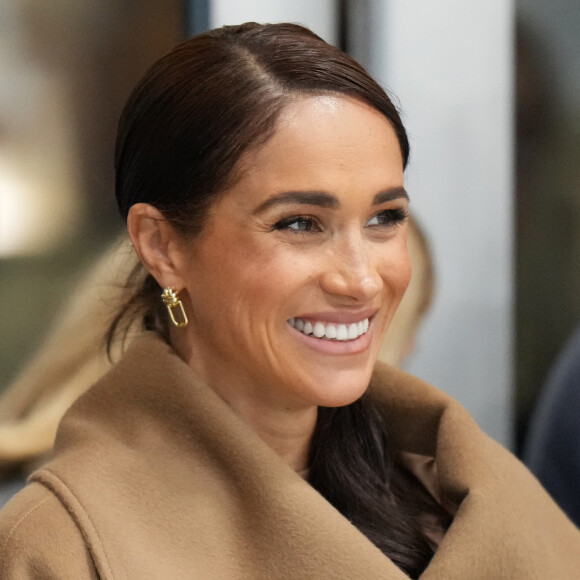 Mais aussi pour toute leur famille !
Le prince Harry, duc de Sussex et Meghan Markle, duchesse de Sussex, se joignent participent à un entraînement de curling aux Invictus Games Vancouver Whistler 2025, au Hillcrest Community Centre, Vancouver, Colombie-Britannique, Canada, le 16 février 2024. 
