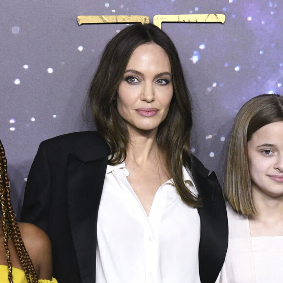 Angelina Jolie est apparue avec une nouvelle tête cette semaine !
Angelina Jolie et ses enfants : Shiloh Jolie-Pitt , Zahara, Vivienne, Maddox, Knox Leon au photocall de la première du film Les Eternels (Eternals) au cinéma BFI Imax de Londres. © Future-Image via ZUMA Press / Bestimage