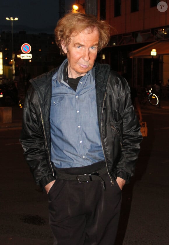 Exclusif - Claude Montana se promene dans les rues de Paris, la nuit. Le 13 aout 2013