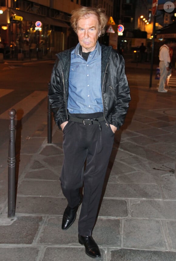 Exclusif - Claude Montana se promene dans les rues de Paris, la nuit. Le 13 aout 2013