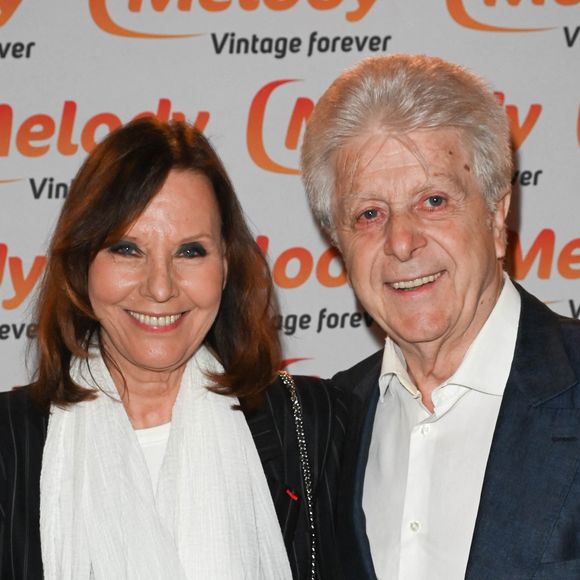 Denise Fabre et son mari Francis Vandenhende - Photocall de la soirée du 20ème anniversaire de la chaîne Mélody TV à l'Olympia de Paris le 8 juin 2022. © Coadic Guirec - Giancarlo Gorassini/Bestimage