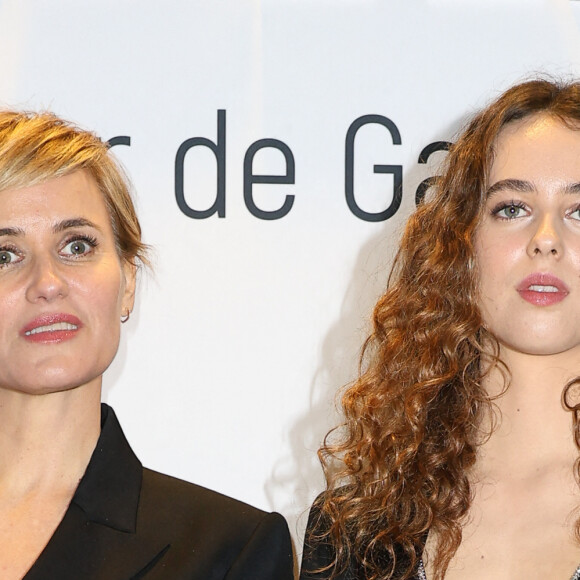 Judith Godrèche et sa fille Tess Barthélémy - Photocall de la 49ème édition de la cérémonie des César au Fouquet's à Paris Le 23 fevrier 2024 © Coadic Guirec / Bestimage