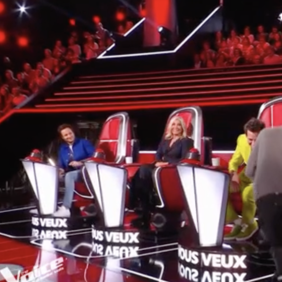  Davy, l'un des talents n'a hélas pas vu les fauteuils se retourner sur son passage. 
The Voice, 10 février 2024