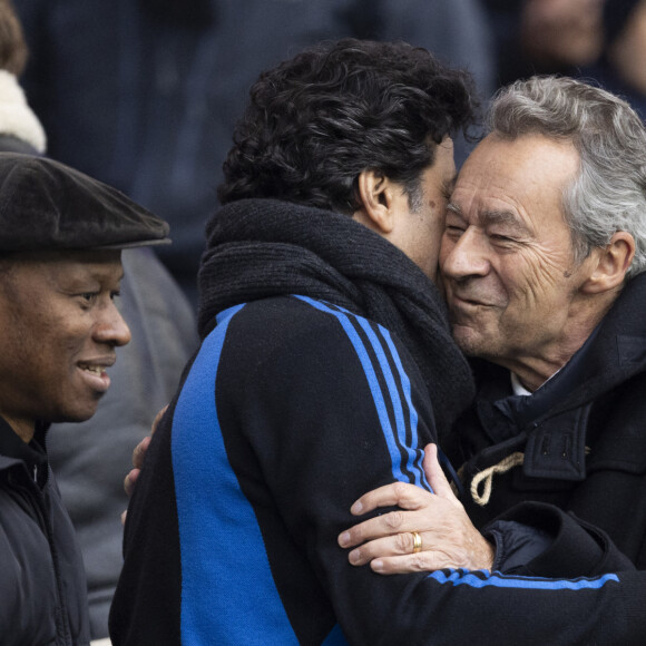 Rai et Michel Denisot - People dans les tribunes du match de Ligue 1 Uber Eats "PSG-Rennes" (1-1) au Parc des Princes à Paris le 25 février 2023. © Cyril Moreau/Bestimage 