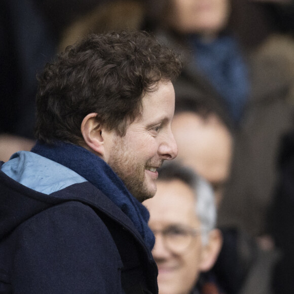 Clément Beaune et Nicolas Sarkozy - People dans les tribunes du match de Ligue 1 Uber Eats "PSG-Rennes" (1-1) au Parc des Princes à Paris le 25 février 2023. © Cyril Moreau/Bestimage 