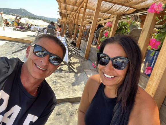 Comme il l'a déjà présentée, Marc Geiger forme un couple uni avec une dénommée Magali Nicolin.
Marc Geiger (Ça commence aujourd'hui) pendant ses vacances en Corse avec sa compagne Magali Nicolino. Instagram