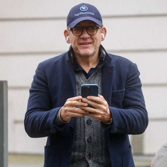 Dany Boon - Arrivées à l'enregistrement de l'émission "Vivement Dimanche" présentée par M. Drucker et qui sera diffusée le 18 février sur France 3 au Studio Gabriel à Paris, FRance, le 6 février 2024. © Christophe Clovis/Bestimage