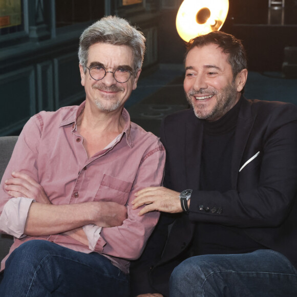 Face à Philippe Decouflé, l'animateur passera en revue le parcours de l'artiste avant de découvrir son spectacle Stéréo Deluxe. 
Exclusif - Philippe Decouflé, Bernard Montiel - Enregistrement de l'émission "OlympiaScope", présentée par B.Montiel