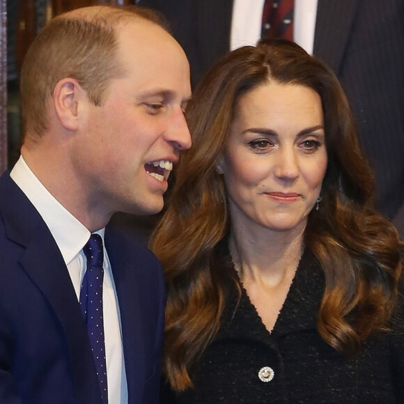 Un souci de plus pour la famille royale d'Angleterre ?
Le prince William et Kate Middleton quittent le théâtre Noël Coward après la représentation de la comédie musicale "Dear Evan Hansen" à Londres.