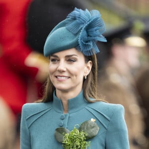 Kate Middleton devrait enfin faire son retour sur le devant de la scène. 
La colonelle Catherine (Kate) Middleton, princesse de Galles, à l'assemblée annuelle des Irish Guards Parade de la St Patrick à Mons Barracks à Aldershot. Catherine (Kate) Middleton, princesse de Galles, a récemment été nommée colonelle de l'Irish Guards par le roi d'Angleterre. 