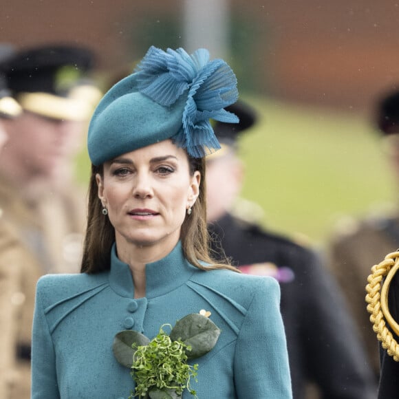 Le prince William, prince de Galles, et la colonelle Catherine (Kate) Middleton, princesse de Galles, à l'assemblée annuelle des Irish Guards Parade de la St Patrick à Mons Barracks à Aldershot, le 17 mars 2023. Catherine (Kate) Middleton, princesse de Galles, a récemment été nommée colonelle de l'Irish Guards par le roi d'Angleterre. 