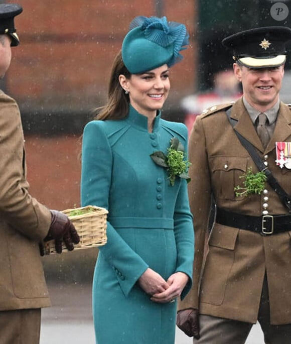 Catherine (Kate) Middleton, princesse de Galles, lors de l'assemblée annuelle des Irish Guards Parade de la St Patrick aux Mons Barracks à Aldershot, Royaume Uni le 17 mars 2023. Catherine (Kate) Middleton, princesse de Galles, a récemment été nommée colonelle de l'Irish Guards par le roi d'Angleterre. 