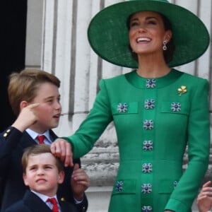 Le prince George, le prince Louis, Kate Catherine Middleton - La famille royale d'Angleterre sur le balcon du palais de Buckingham lors du défilé "Trooping the Colour" à Londres. Le 17 juin 2023 