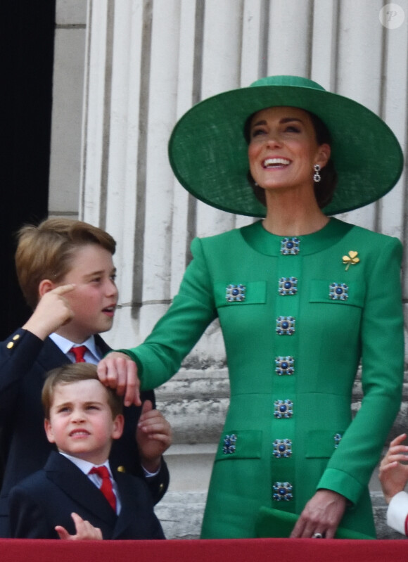 Le prince George, le prince Louis, Kate Catherine Middleton - La famille royale d'Angleterre sur le balcon du palais de Buckingham lors du défilé "Trooping the Colour" à Londres. Le 17 juin 2023 