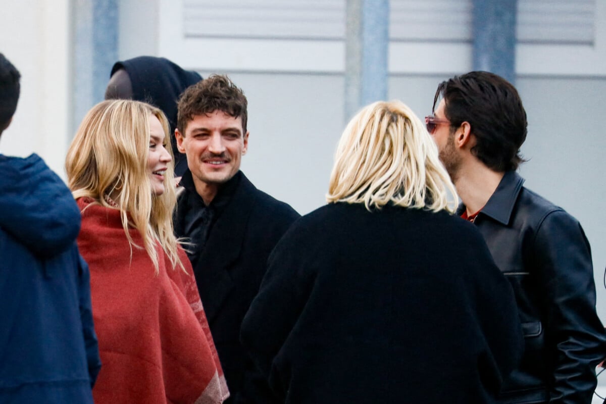 PHOTOS Virginie Efira et Niels Schneider, jeunes parents hilares face à  Pierre Niney, ambassadeur très classe - Purepeople