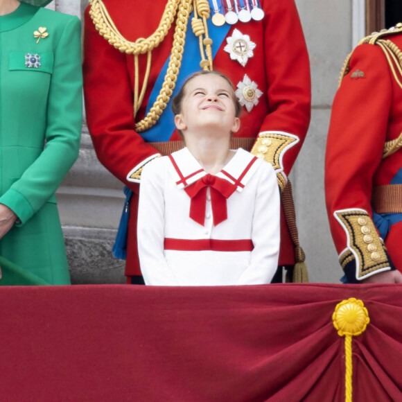 Le prince George, le prince Louis, la princesse Charlotte, Kate Catherine Middleton, princesse de Galles, le prince William de Galles, le roi Charles III - La famille royale d'Angleterre sur le balcon du palais de Buckingham lors du défilé "Trooping the Colour" à Londres. Le 17 juin 2023