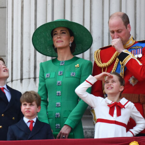 Elle y explique l'ordre qu'a donné le roi à son fils William au sujet de Kate Middleton
Le prince George, le prince Louis, la princesse Charlotte, Kate Catherine Middleton, princesse de Galles, le prince William de Galles - La famille royale d'Angleterre sur le balcon du palais de Buckingham lors du défilé "Trooping the Colour" à Londres. Le 17 juin 2023 