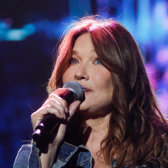 Exclusif - Carla Bruni-Sarkozy - Enregistrement de l'émission "La fête de la Chanson française" au Dôme à Paris, présentée par L.Thilleman et A.Manoukian, et diffusée le 22 décembre sur France 3 © Christophe Clovis / Bestimage 