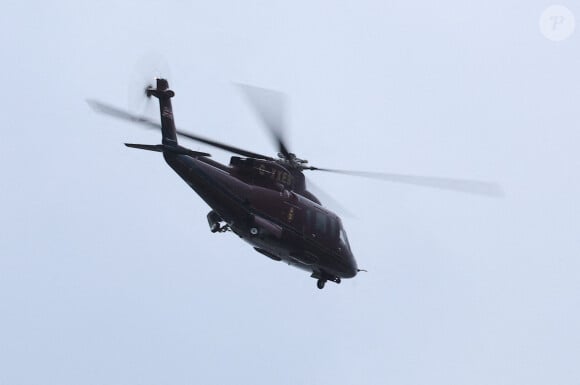 Des images diffusées sur les réseaux sociaux montrent des policiers armés encerclant l'automobiliste, à genoux, lui criant "gardez les mains sur la tête".
Le roi Charles III d'Angleterre et Camilla Parker Bowles, reine consort d'Angleterre partent en voiture de Clarence House à Londres pour prendre un hélicoptère pour Sandringham, le 6 février 2024. Le fils du roi Charles III, le prince Harry, est arrivé à Londres à midi après le diagnostic de cancer de son père. 